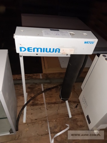 Sprzęt medyczny - pakiet zawierający 8 poz. asort. (wg oddzielnego wykazu), w tym m.in.: suszarki medyczne, cieplarka, stół antywibracyjny itp. 